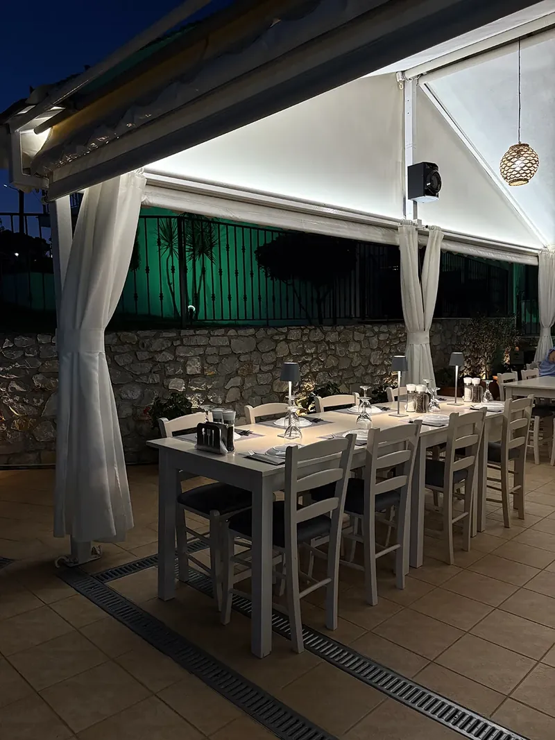 The taverna at night