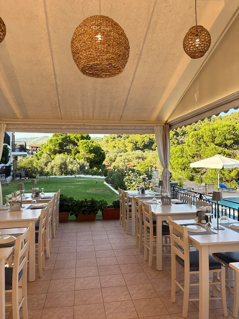 The taverna under its canopy
